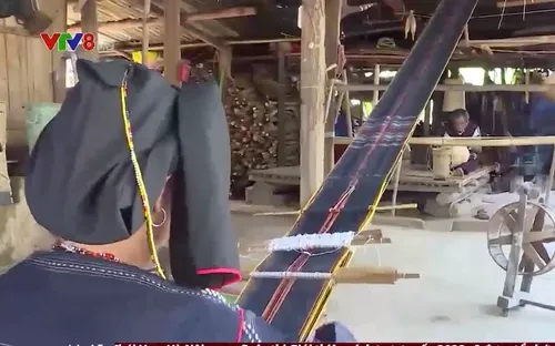 Gia Lai: Đôi vợ chồng nặng tình với văn hóa dân tộc