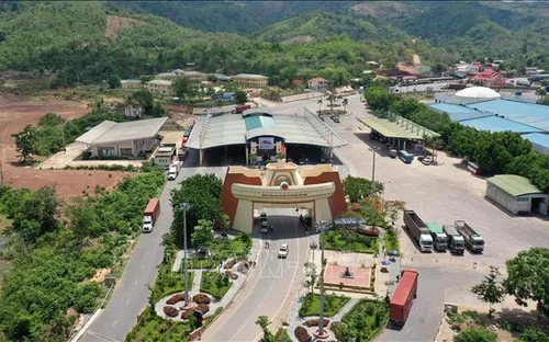 Đảm bảo thông quan tại cửa khẩu quốc tế Lao Bảo