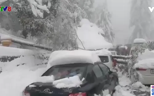 Pakistan: Tắc đường do mưa tuyết, nhiều người chết cóng