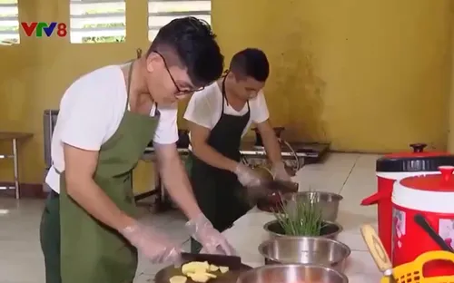 “Bát cháo tình thương” cho đồng bào nghèo vùng biên giới