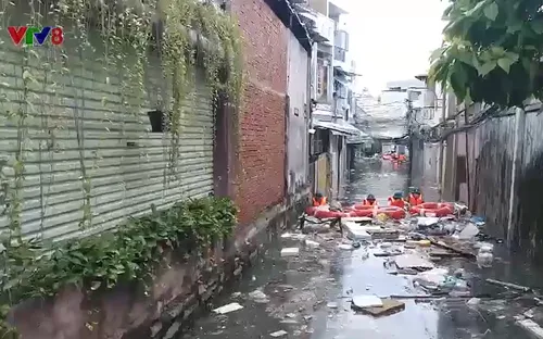 Đà Nẵng: Nhiều khu dân cư vẫn còn ngập sâu