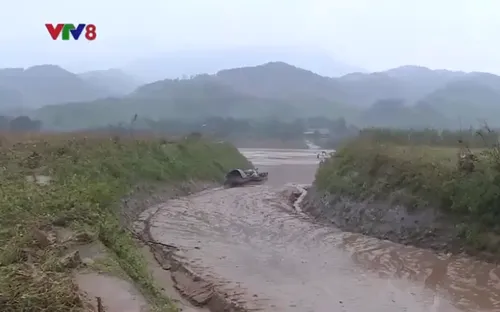 Quảng Trị: Nhiều tuyến đường bị sụt lún và sạt lở gây ách tắc giao thông