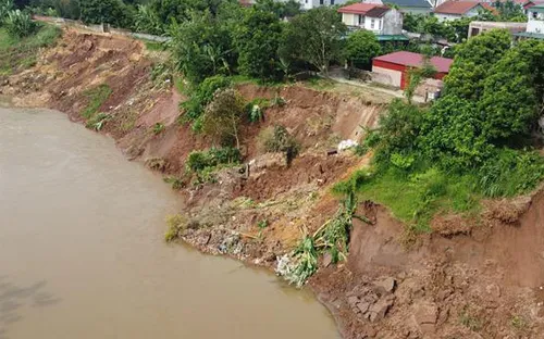 Nỗi lo sạt lở trong mùa mưa: Cần chiến lược lâu dài và sự đầu tư thích đáng