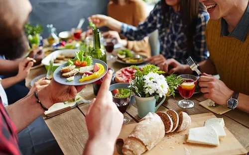 Cải thiện lối sống lành mạnh bằng cách ăn tối sớm hơn