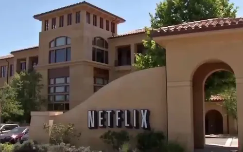 Cổ phiếu Netflix bật tăng 14%