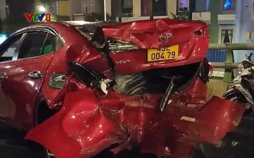 Đà Nẵng: Tai nạn giao thông liên hoàn trên cầu vượt Ngã Ba Huế