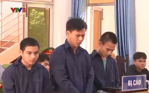 Lĩnh án 3 năm tù vì ném bom xăng vào nhà bố vợ cũ