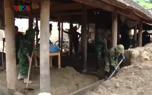 Xây nhà cho người dân vùng lũ