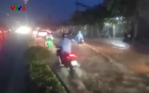 Mưa to, Quốc lộ 14 qua Kon Tum ngập sâu