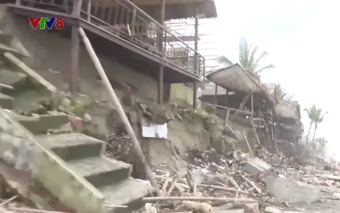 Bờ biển Miền Trung sạt lở nghiêm trọng do triều cường