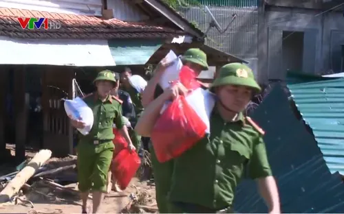 Nghệ An hỗ trợ lương thực, nhu yếu phẩm cho người dân vùng lũ quét