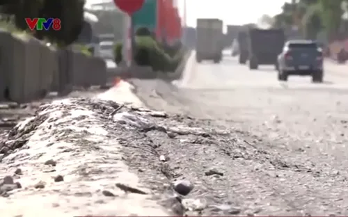 Quốc lộ 1 đoạn qua Hà Tĩnh xuống cấp nghiêm trọng sau mưa lũ