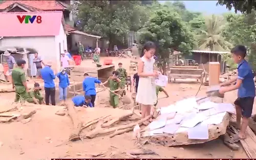 Nỗ lực đưa học sinh vùng lũ quét đến trường