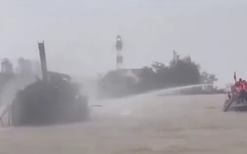 Quảng Nam: Cháy nhiều tàu và ca nô du lịch tại biển Cửa Đại