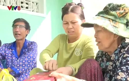 Lừa người dân mua thuốc bằng hình thức tặng quà