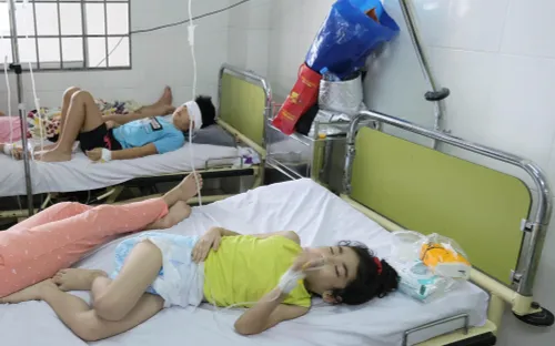 Đề nghị đình chỉ tạm thời bếp ăn trường iSchool Nha Trang và điều tra vụ việc