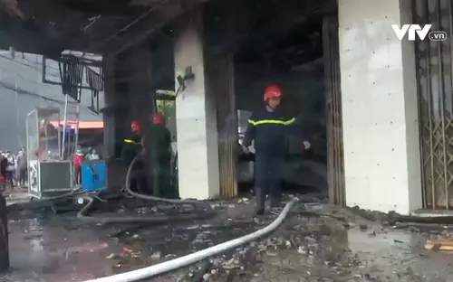 Đà Nẵng: Cháy lớn tại 1 nhà dân nằm sát đường quốc lộ