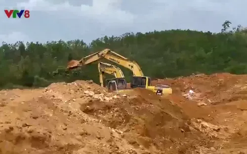 Danh thắng Thác Trắng bị tan hoang do nạn vàng tặc ở Bồng Miêu