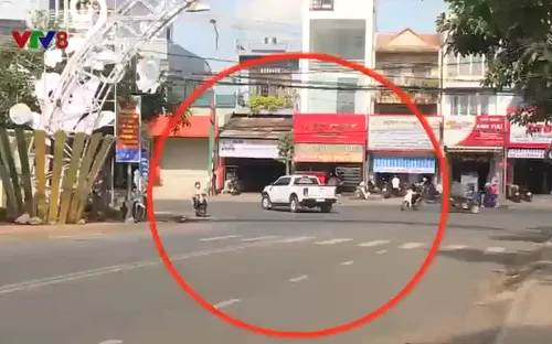 Nghịch lý bảng cấm rẽ trái trên Quốc lộ 20 qua Lâm Đồng