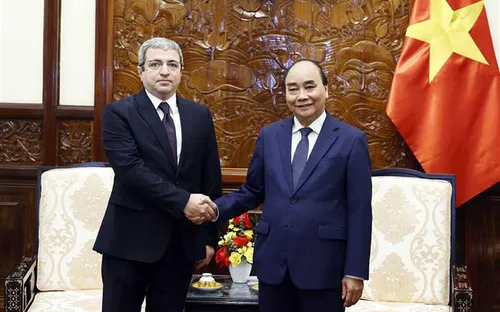 Chủ tịch nước Nguyễn Xuân Phúc tiếp Đại sứ Azerbaijan, Brunei đến trình Quốc thư