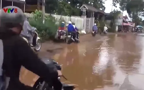 Đắk Lắk: Đường liên xã biến thành ao