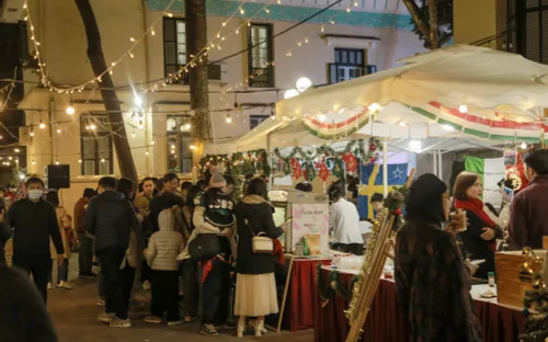 Hội chợ Giáng sinh đậm chất châu Âu giữa lòng Hà Nội