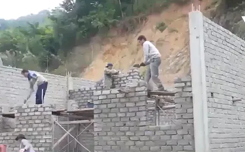 Hồi sinh trên đất lũ