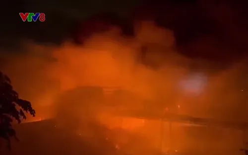 Đà Nẵng: Cháy lớn tại kho phế liệu