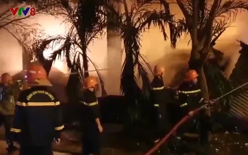 Bình Định: Cháy lớn tại kho hàng trong đêm