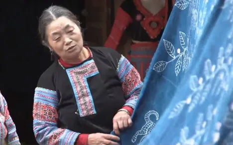 Độc đáo làng nghề vẽ sáp ong của đồng bào Mông tại Hòa Bình