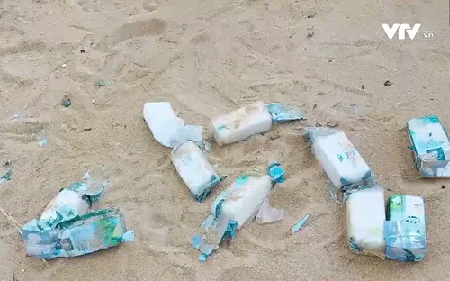 Quảng Ngãi: Phát hiện 20kg nghi ma túy trôi dạt vào bờ biển