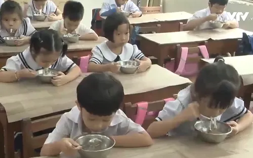 Nỗi lo về an toàn vệ sinh thực phẩm tại các trường học