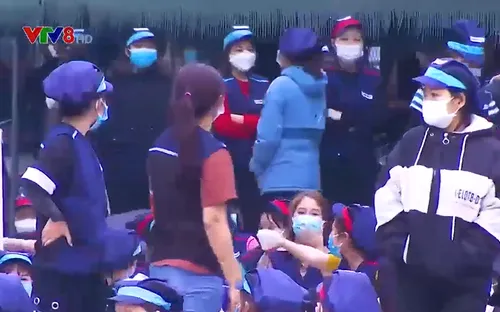 Công nhân tại Nghệ An và Hà Tĩnh liên tục ngừng việc tập thể