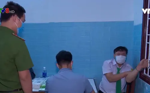 Bắt quả tang lái xe taxi vận chuyển ma túy