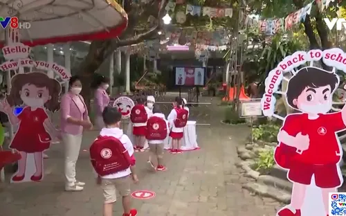 Học sinh mầm non, tiểu học tại Đà Nẵng đến trường