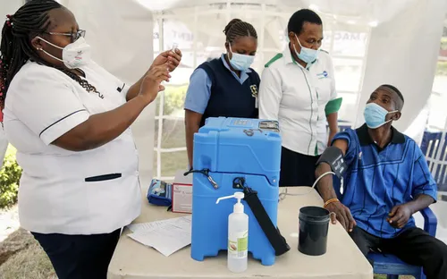 Lần đầu COVAX dư thừa vaccine phòng COVID-19