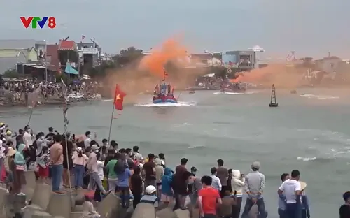 Quảng Ngãi: Ngư dân tưng bừng lễ ra quân nghề cá đầu năm