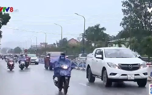 Lưu lượng giao thông tăng mạnh trong ngày mùng 5 Tết