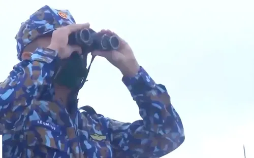 Mắt thần canh biển xa