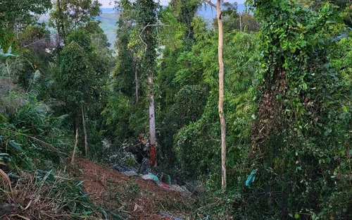 Xe chở mì lao xuống vực, 6 người chết, 3 người bị thương