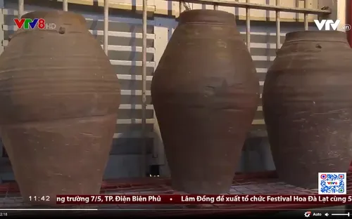 Người kể chuyện dòng Hương Giang qua gốm cổ