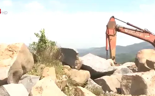 Bình Định: Khai thác đá trái phép trên mỏ đã đóng nhiều năm