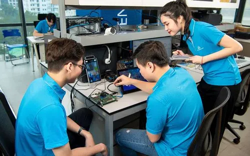 Tập đoàn CMC trao quỹ học bổng 80 tỷ đồng kèm cam kết việc làm cho sinh viên tài năng