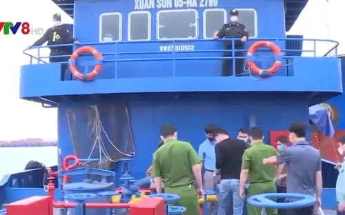 Nghệ An: Bắt vụ buôn lậu 1 triệu lít xăng