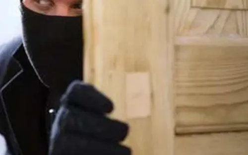 Bắt kẻ gian trèo cột điện vào trường học trộm cắp tài sản