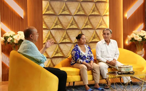 Hoàng Sơn xót xa cho gia cảnh hai vợ chồng già sống trên chiếc ghe cũ nát hơn 20 năm