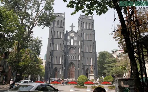 Nhà thờ Lớn ở Hà Nội bất ngờ thay "áo mới" khiến nhiều người ngỡ ngàng