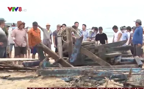 Tình người trong sóng dữ