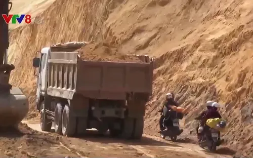 Thi công dự án Quốc lộ 24 gây mất an toàn giao thông