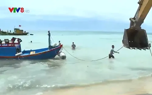 Nam Trung bộ: Dừng trục vớt tàu cá do thời tiết xấu